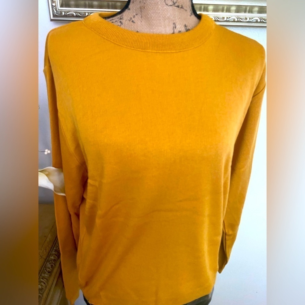 BFA Classics Gold Sweater Size M Gently Used.